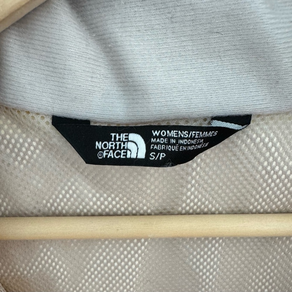 The North Face Resolve Parka in Freesia Yellow Classic Dot - Picture 8 of 9